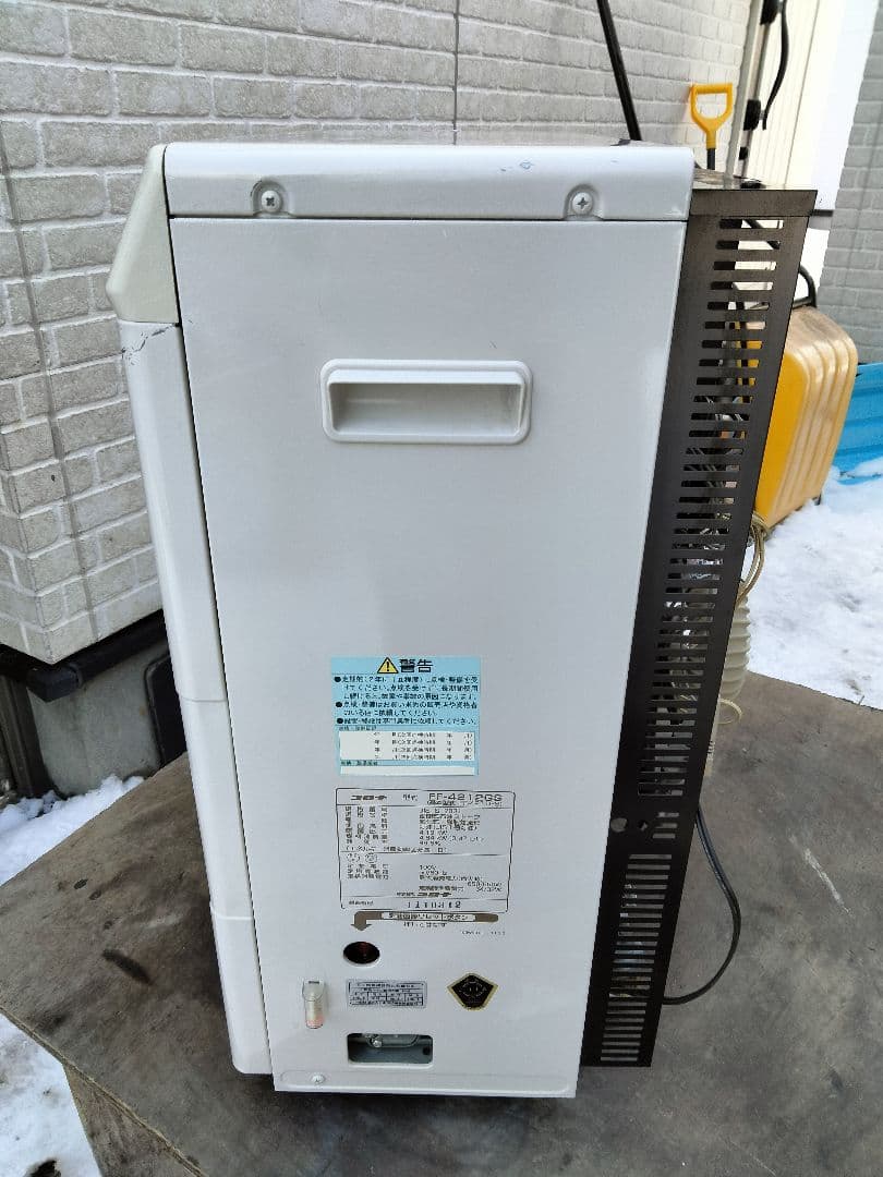 札幌発コロナFF温風石油ストーブ！品番「FF‐4212GS」2013年式中古品①