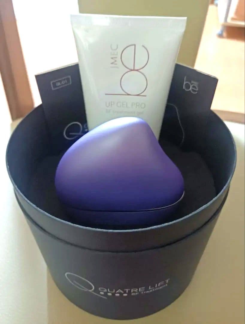 v*a様 連休限定価格！キャトルリフト RF美顔器（ジェル、保証書付き）