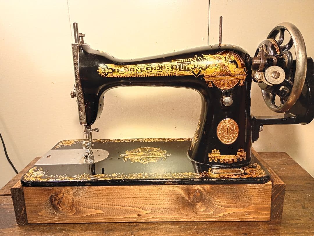 縫うためのアンティークミシン　シンガー　スフィンクス　手回しハンドル