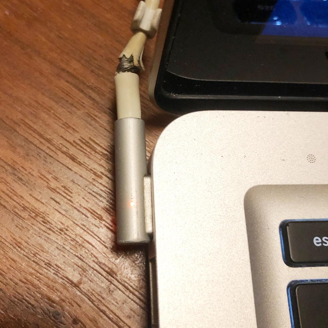 難ありMacBook Pro MD101J/A 2.5GHz/4GB/500GB