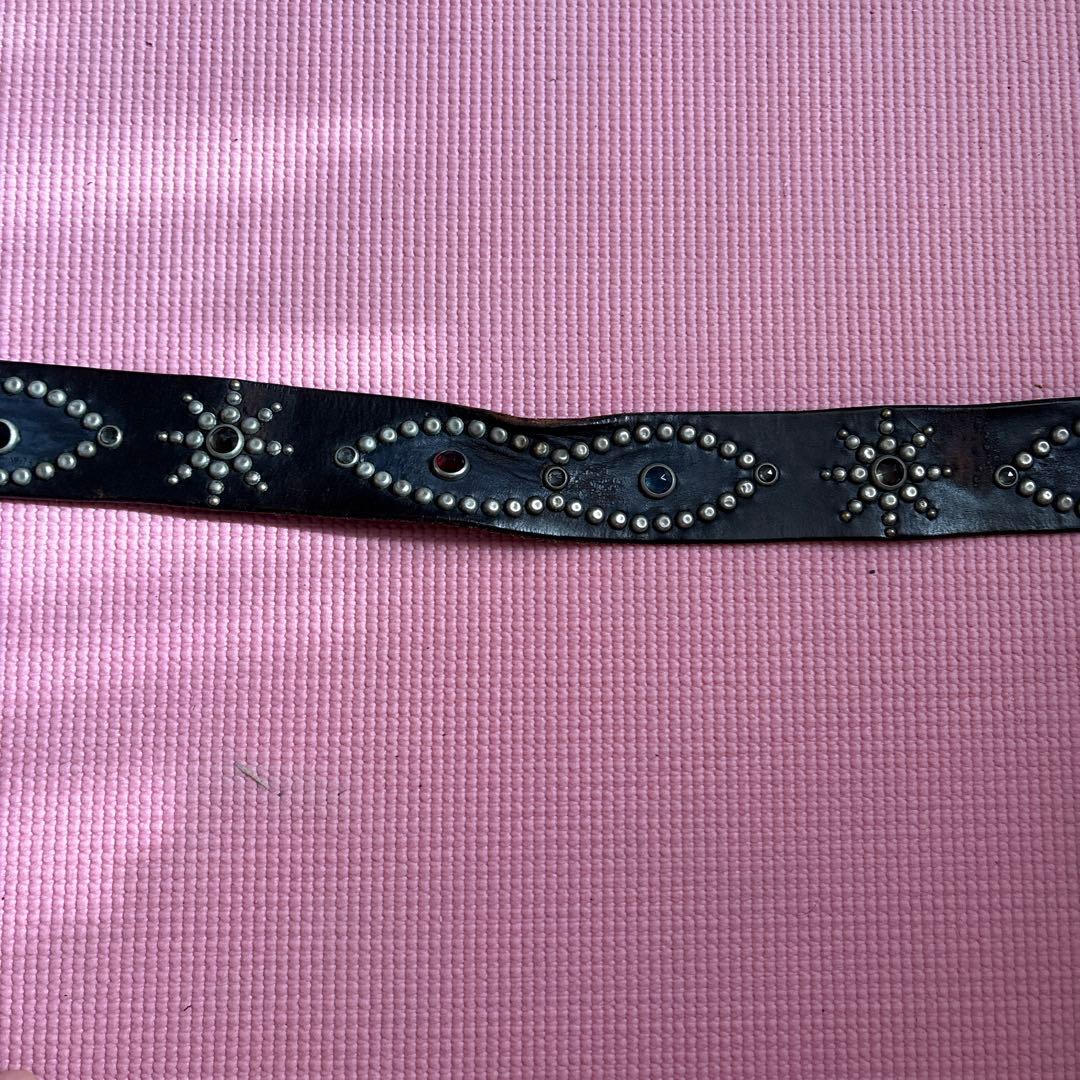 HTC スタッズ装飾の黒レザーベルト