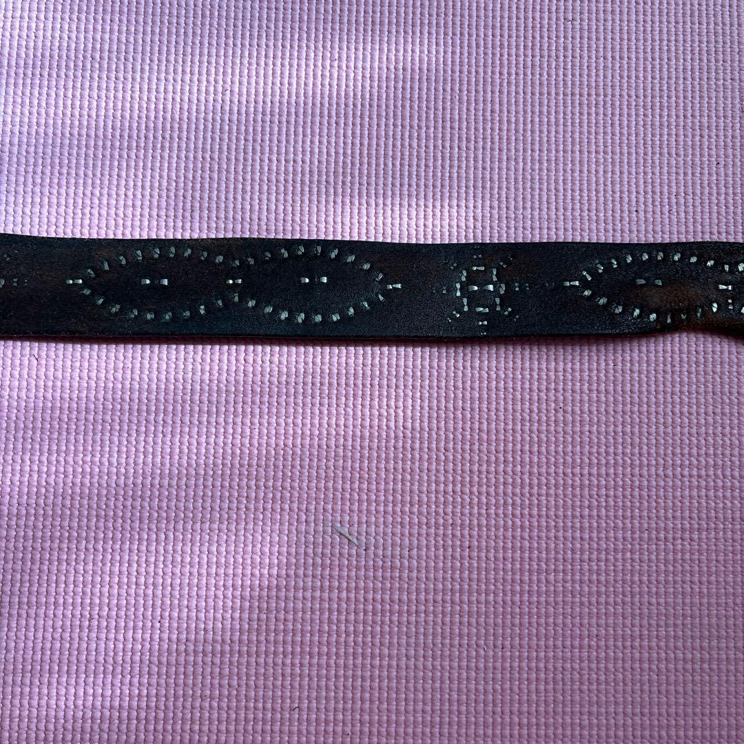 HTC スタッズ装飾の黒レザーベルト