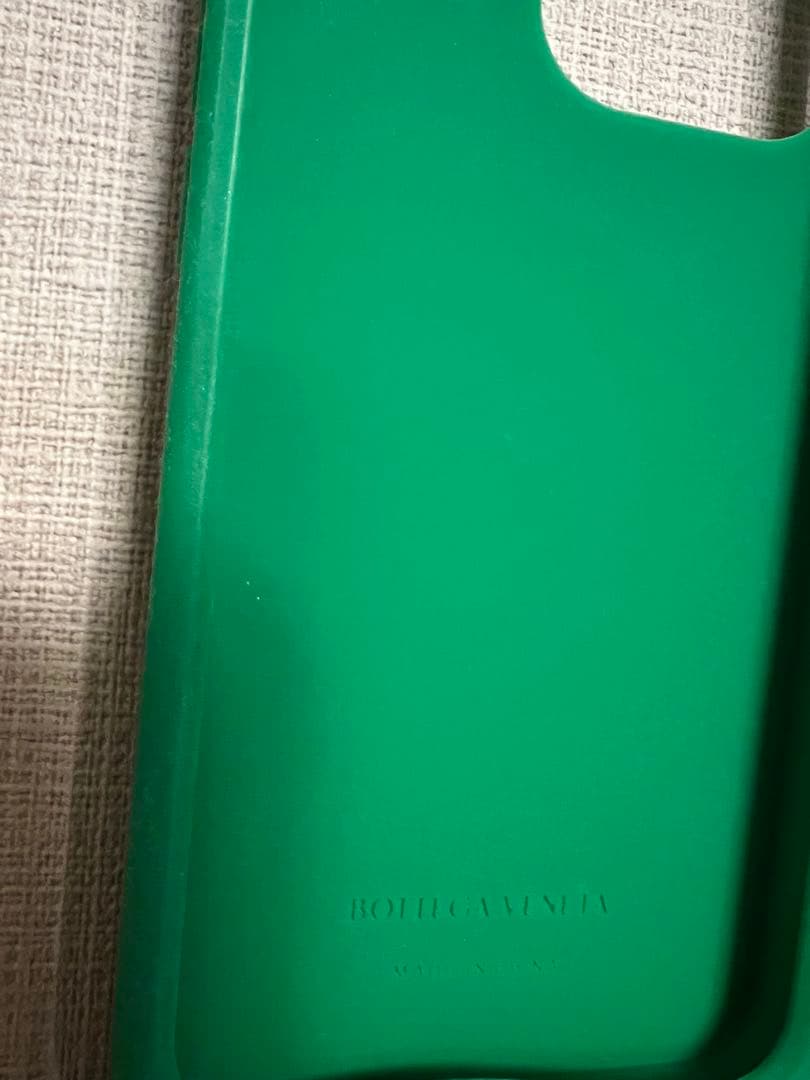 BOTTEGA VENETA iPhone13Proケース ストラップ付