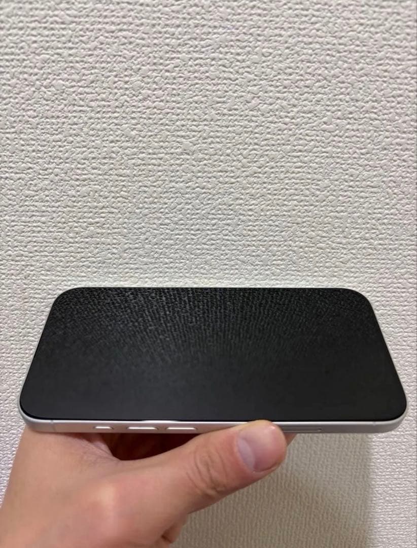 iPhone 16 256GBホワイト 海外版95% Esim機能ない