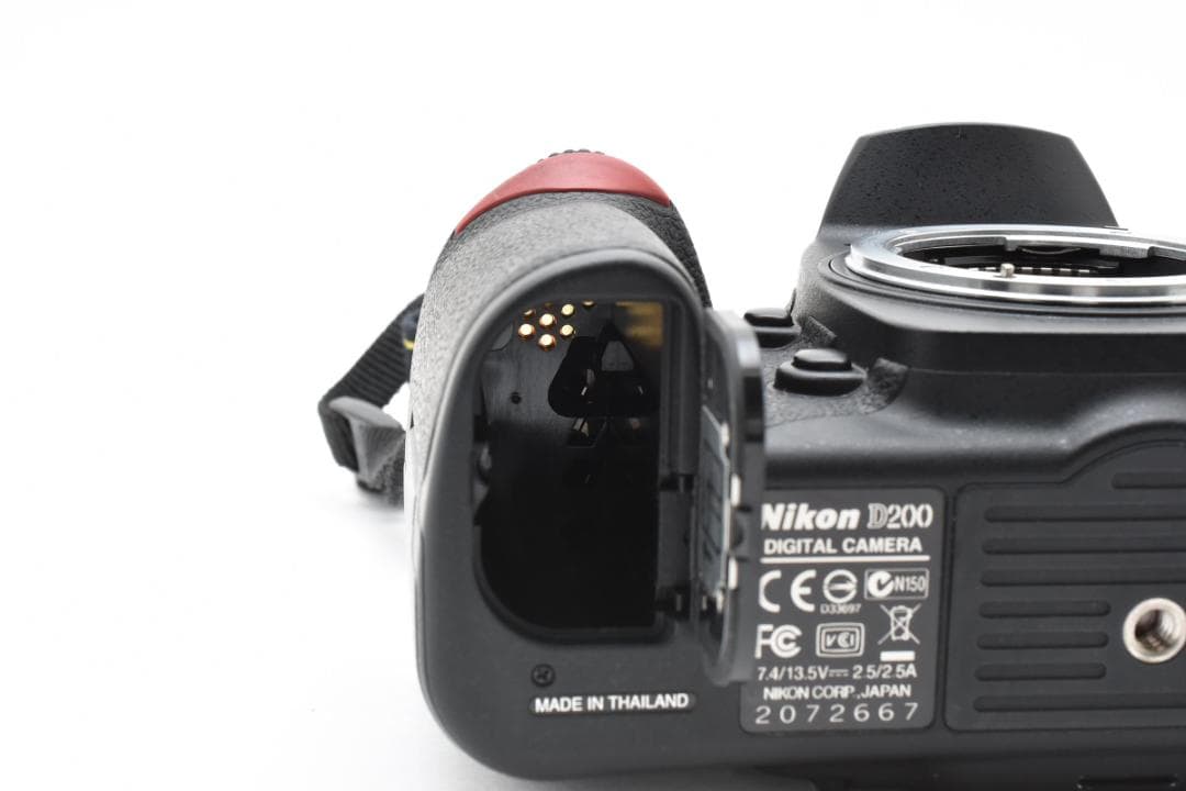 Nikon D200 ボディ ショット数4603枚 A012