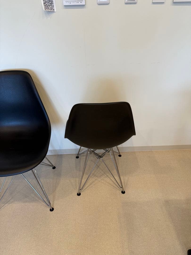 ま*様 イームズ　シェルチェア　ハーマンミラー黒　②