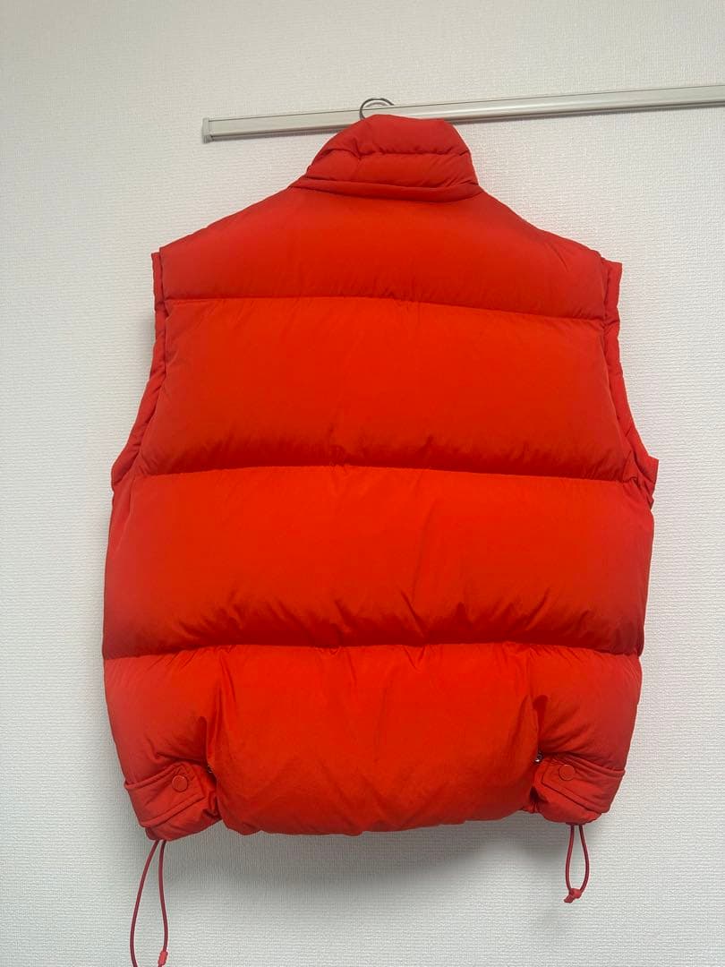 レッド ダウンベスト