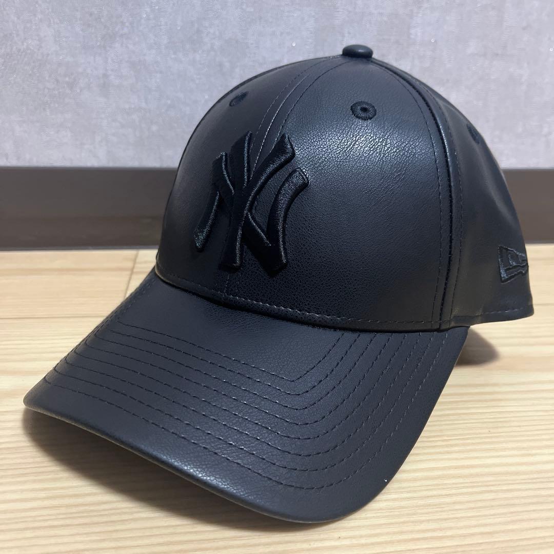 訳あり品　ニューエラ　NEW ERA NYヤンキース　レザー調　オールブラック