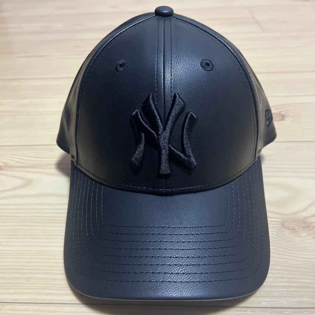 訳あり品　ニューエラ　NEW ERA NYヤンキース　レザー調　オールブラック