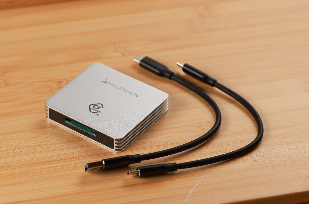 カードリーダー付き CFexpress TypeB 128GB　4K録画対応