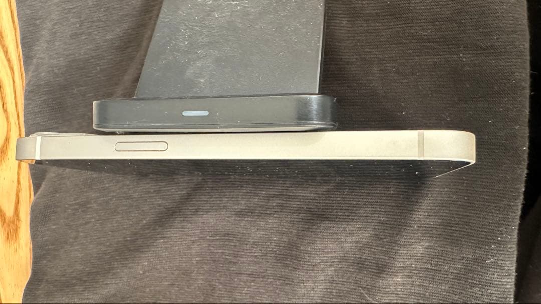 Apple iPhone 13 海外版 256GB スターライト ホワイト