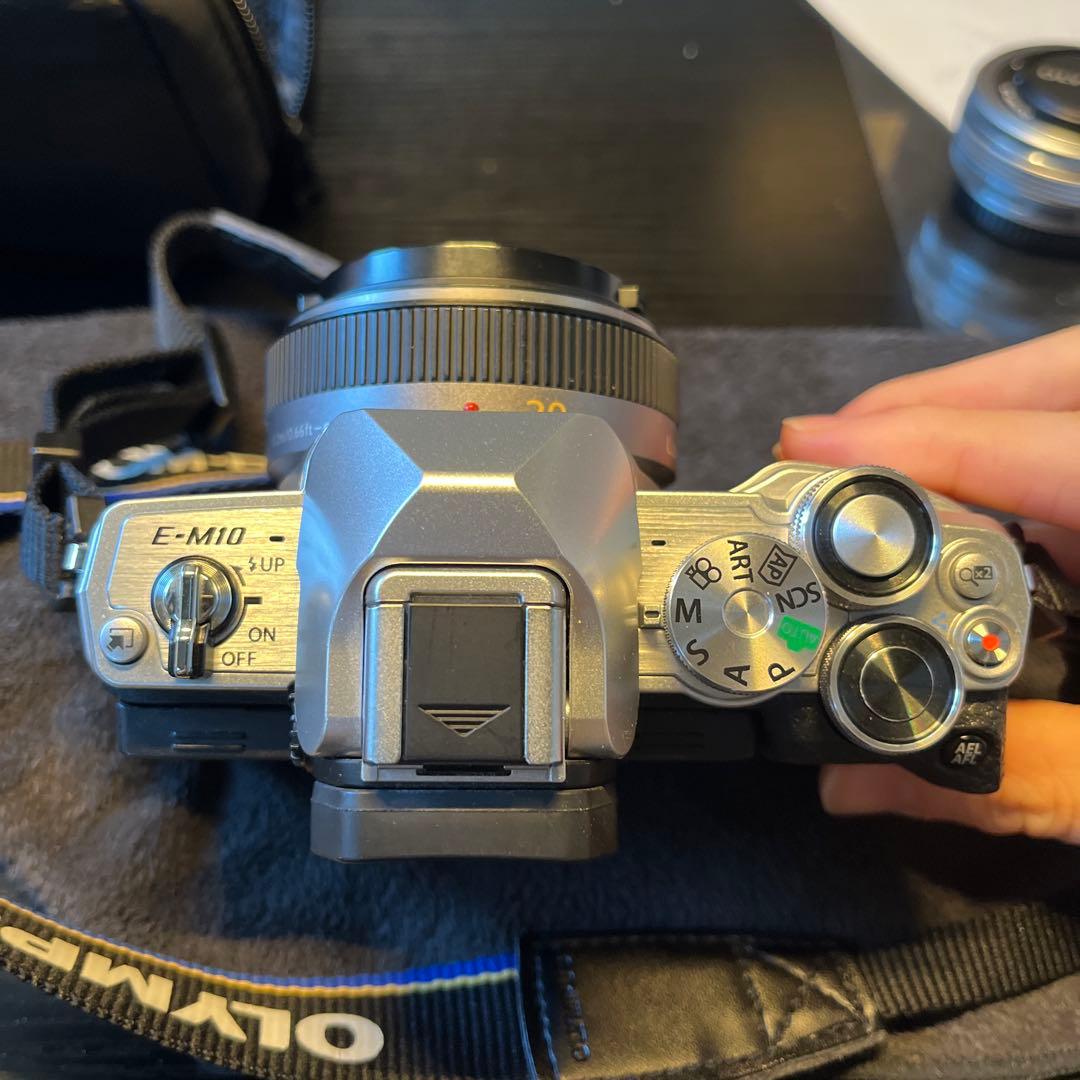 OLYMPUS OM-D E-M10 Mark Ⅳ パンケーキレンズ2つ