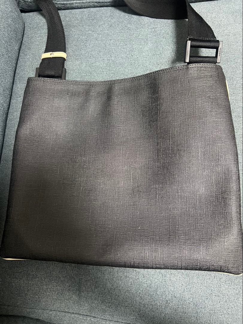【値下げしました】GUCCI メッセンジャーバッグ ブラック ブラック