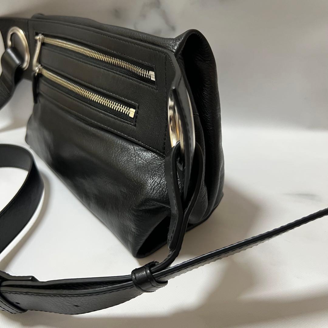 美品☆ カワカワ　ハトメ　 ボディバッグ レザー