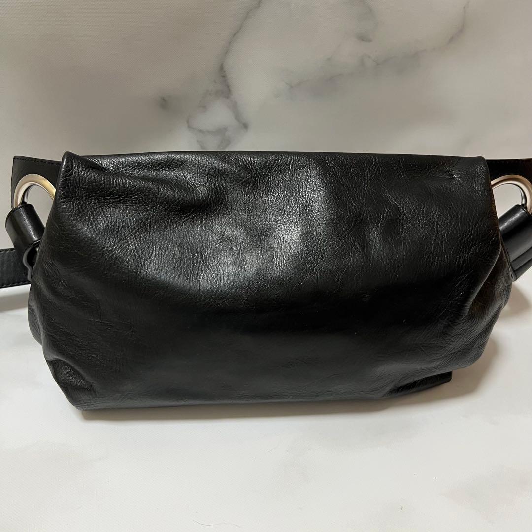 美品☆ カワカワ　ハトメ　 ボディバッグ レザー