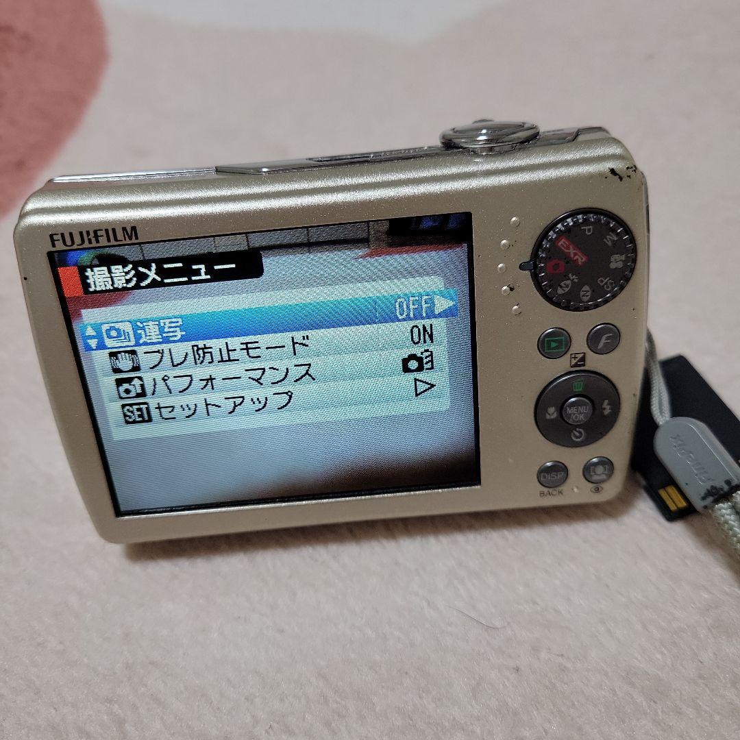 Fujifilm FinePix F200EXR シルバー中古本体のみ充電器ナシ
