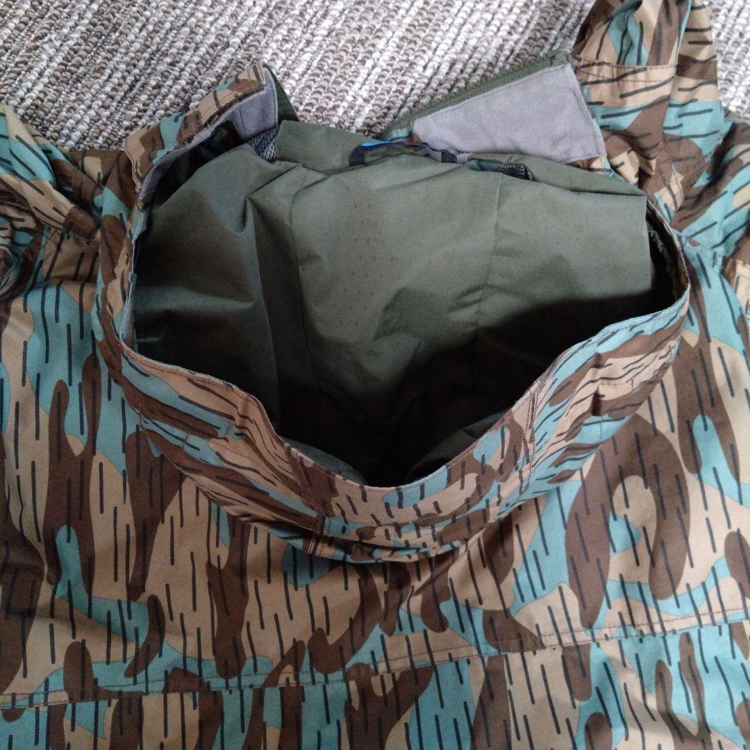 出品16日まで　Columbia 迷彩柄 スノーボード　スキー　ウェア 　上下M