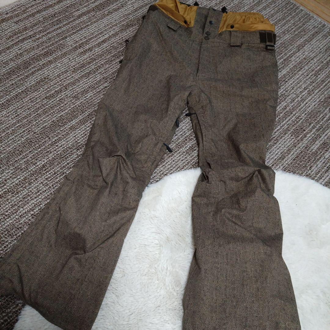 出品16日まで　Columbia 迷彩柄 スノーボード　スキー　ウェア 　上下M