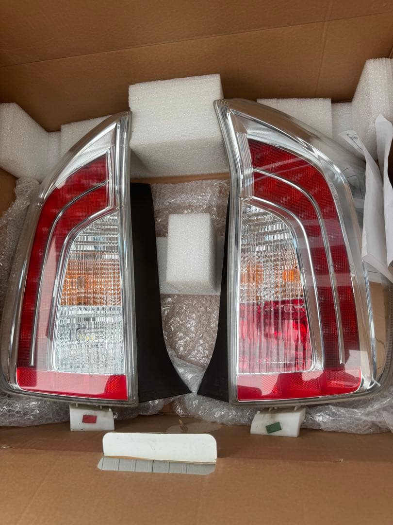 30プリウス後期純正テールライト　寒冷地仕様