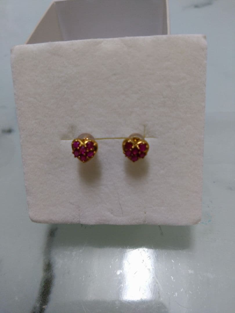 ハート型ピンクストーンスタッドピアスK１８金