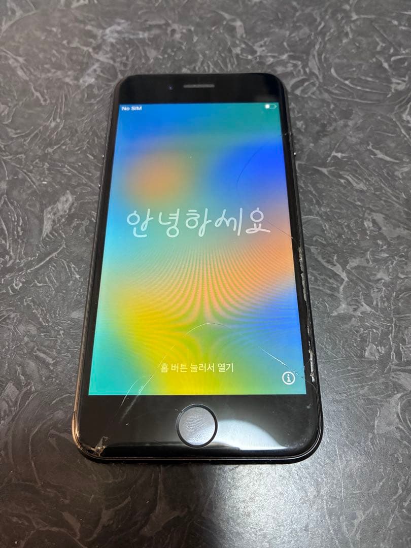 r*n様 【SALE 早い者勝ち‼︎】iPhone 8 64GB 充電器・イヤフ