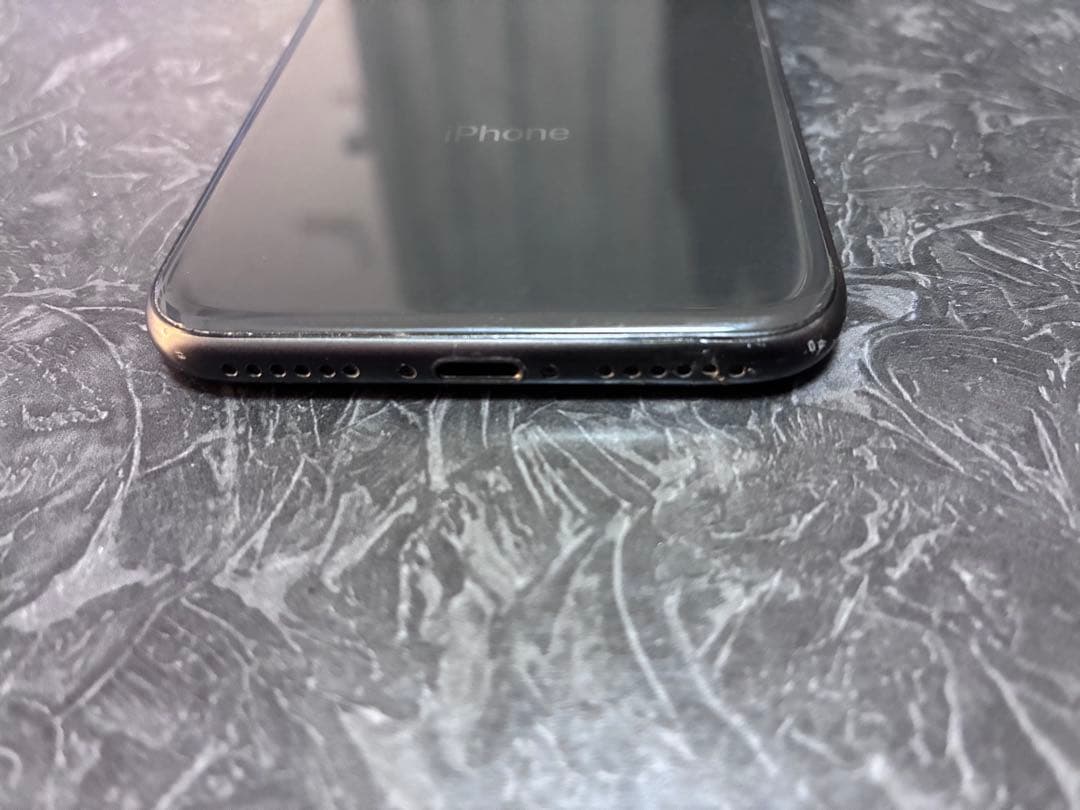 r*n様 【SALE 早い者勝ち‼︎】iPhone 8 64GB 充電器・イヤフ