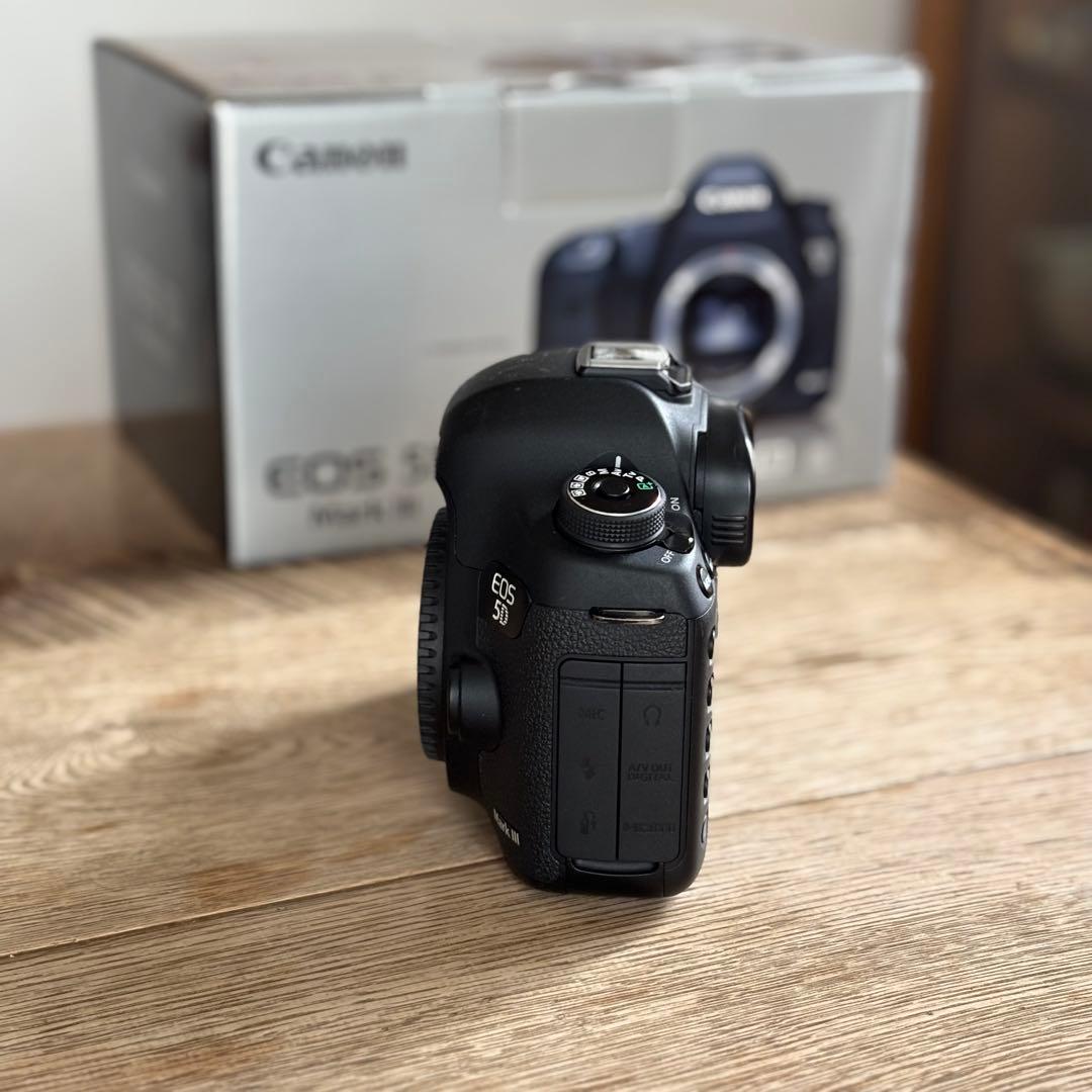 シャッターカウント12497回　Canon EOS 5D Mark Ⅲ