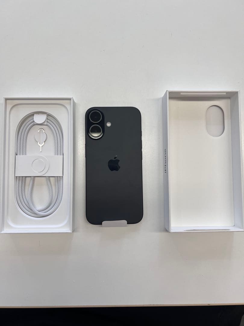 Apple iPhone 16ブラック 本体