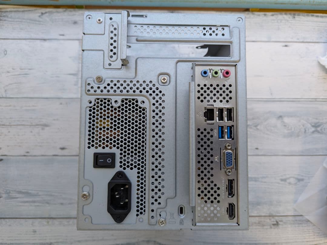 ASRock deskmeet B660 2×8GBメモリ noctuaクーラー