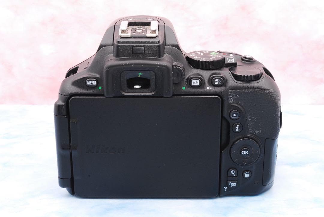 Nikon D5600☆一眼レフカメラ☆手ぶれ補正Wレンズ☆Wi-Fi♪