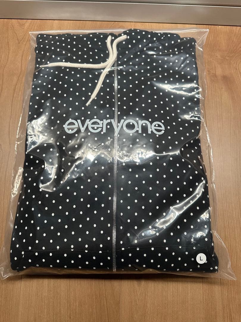 トップス everyone back logo dot zip up hoodie L