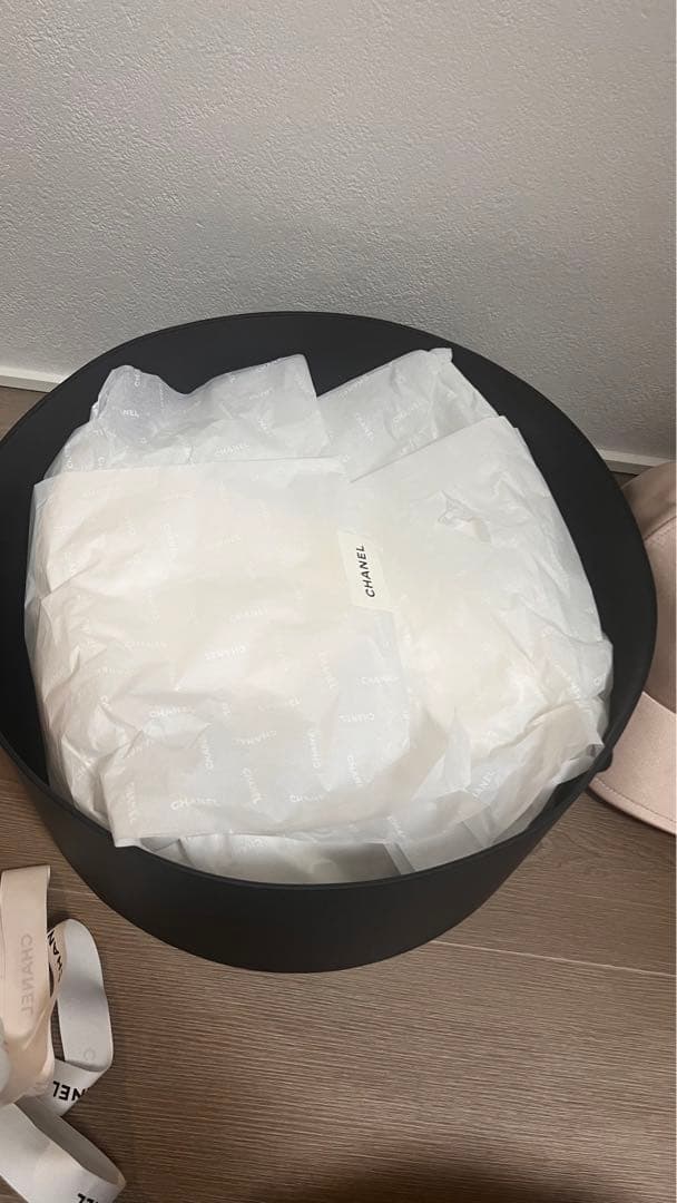 CHANEL（シャネル） キャップ ピンクベージュ パール付きCCロゴ サテン