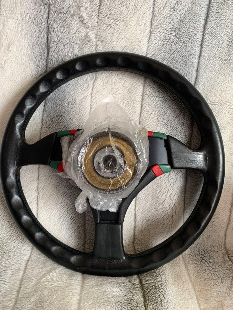 ステアリング ハンドル　MOMO