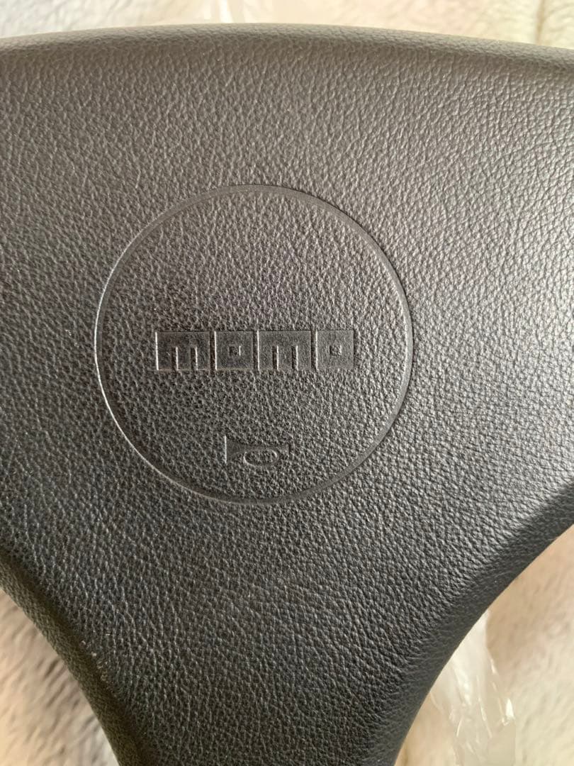 ステアリング ハンドル　MOMO