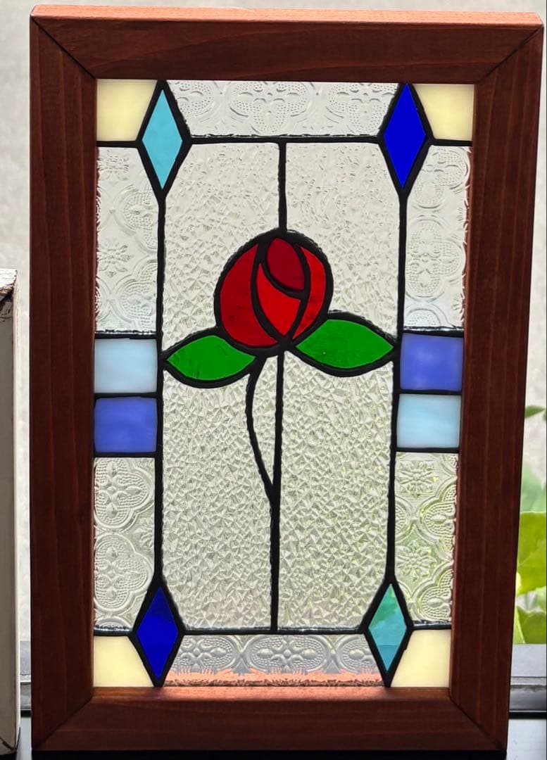 赤薔薇とブルーダイヤのステンドグラスパネル　木枠付き