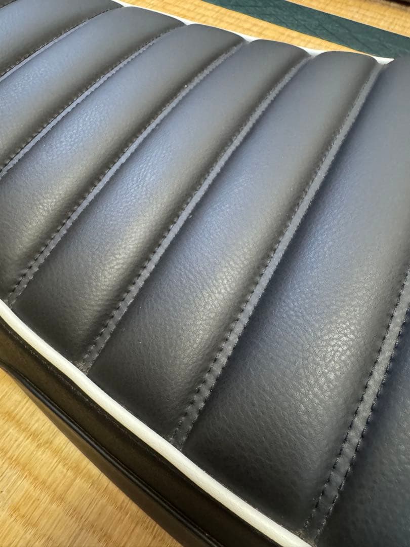 トライアンフボンネビルT120純正オプション　ローツインシート　A2302628