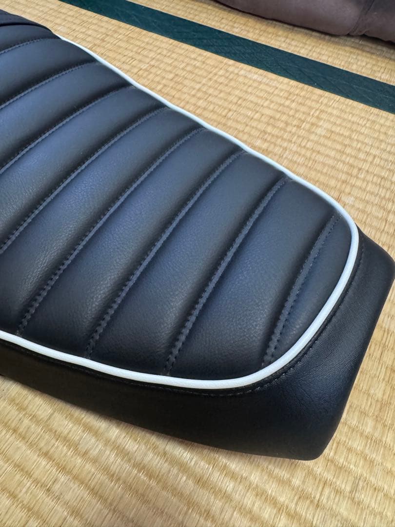 トライアンフボンネビルT120純正オプション　ローツインシート　A2302628