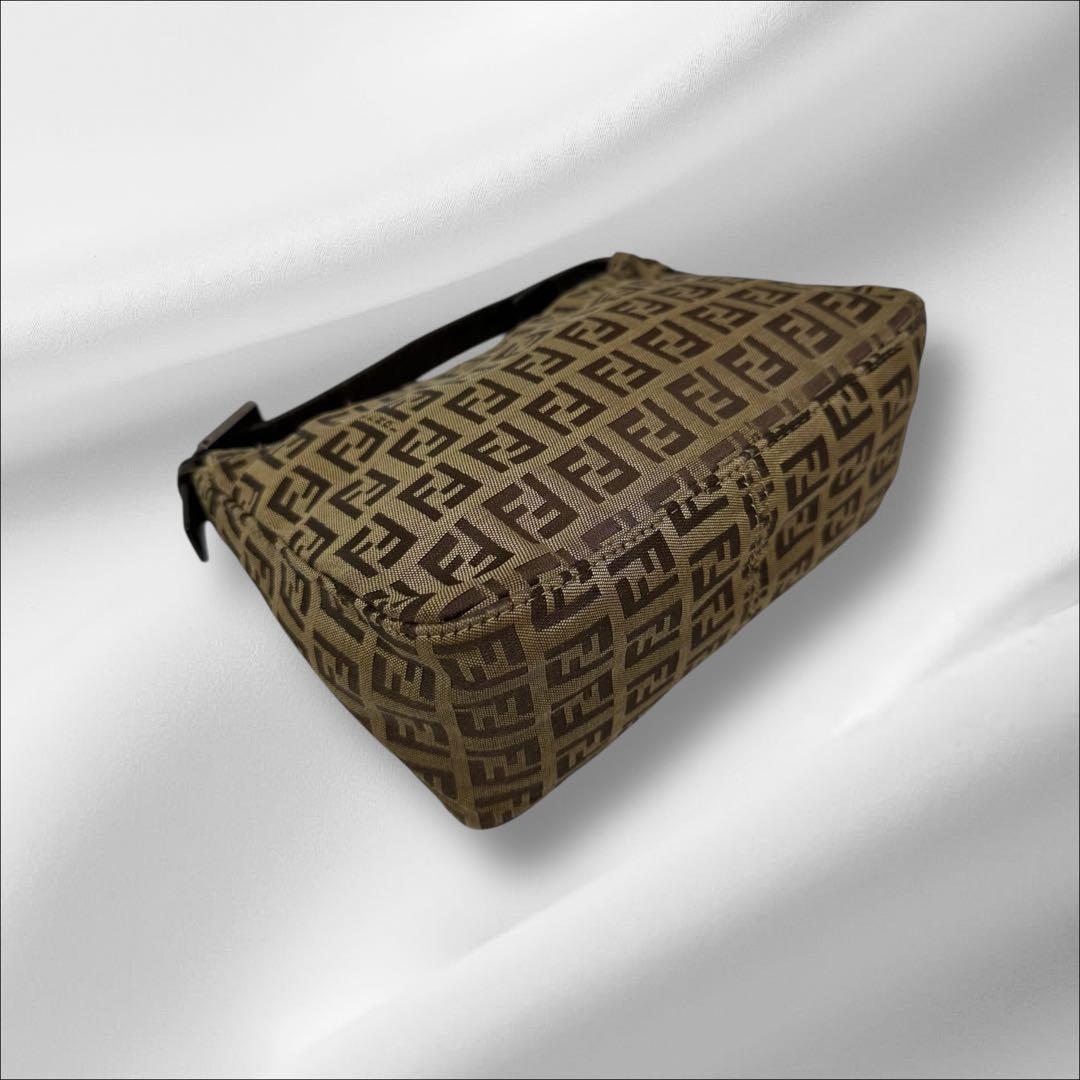 【美品】 FENDI フェンディ ズッキーノ FF ポーチ