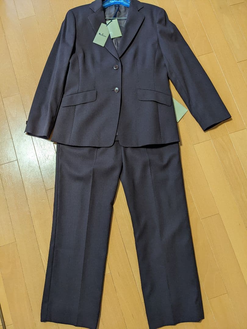 [新品] アクアスキュータムパンツスーツ