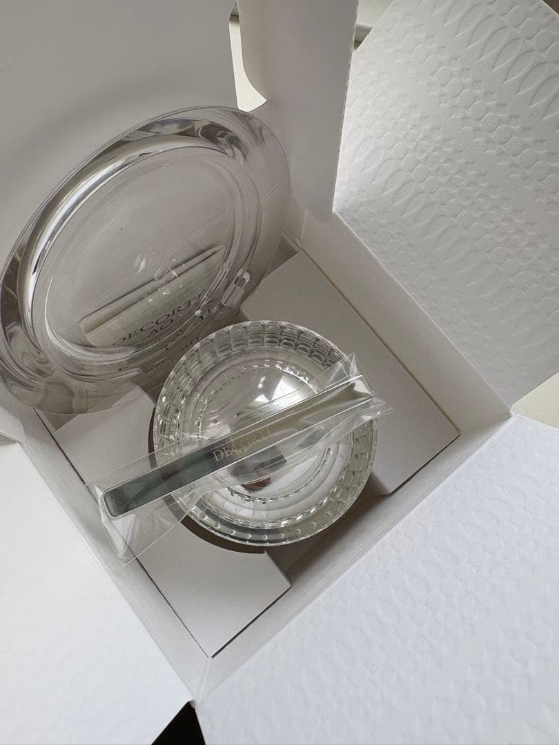 AQ ミリオリティ リペアトリートメント セラム ファンデ 300