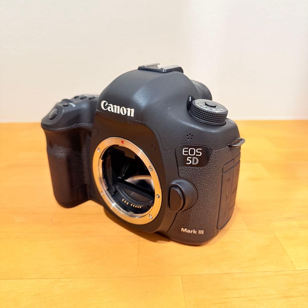 CANON EOS 5D MARK III キャノン　デジカメ　一眼　デジタル