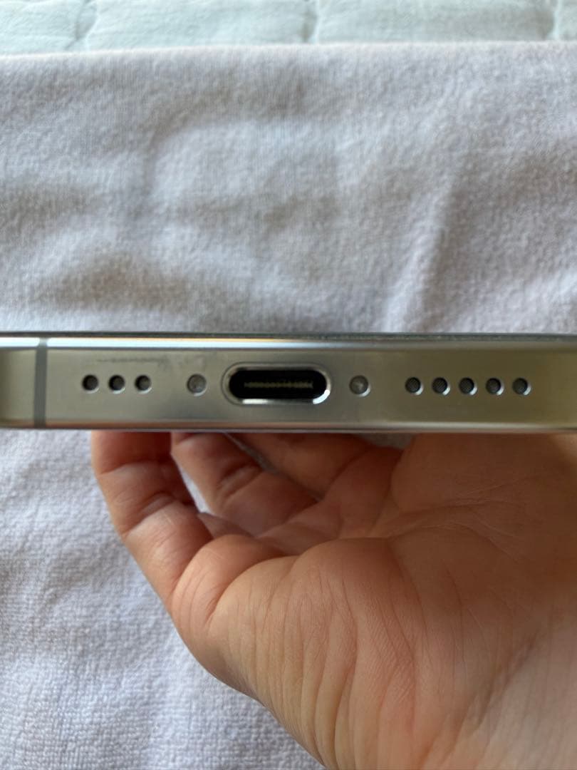 Apple iPhone 16 Pro 128GB 本体 ホワイトチタニウム