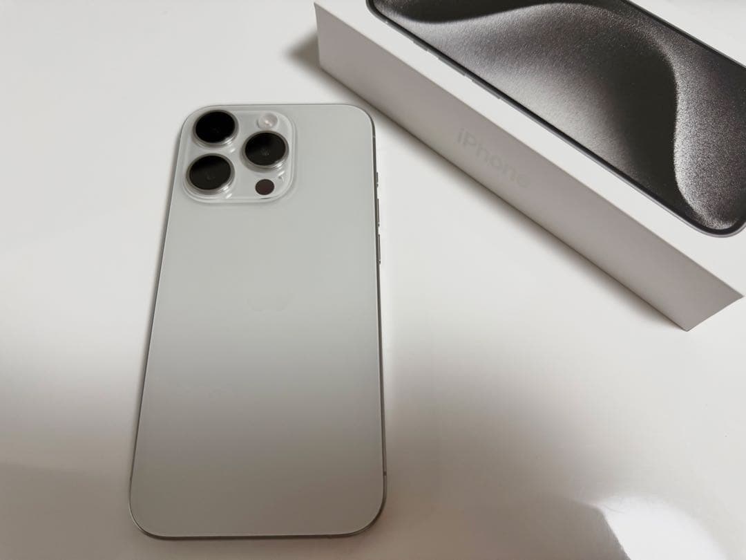 【美品】iPhone 15 Pro ホワイトチタニウム SIMフリー