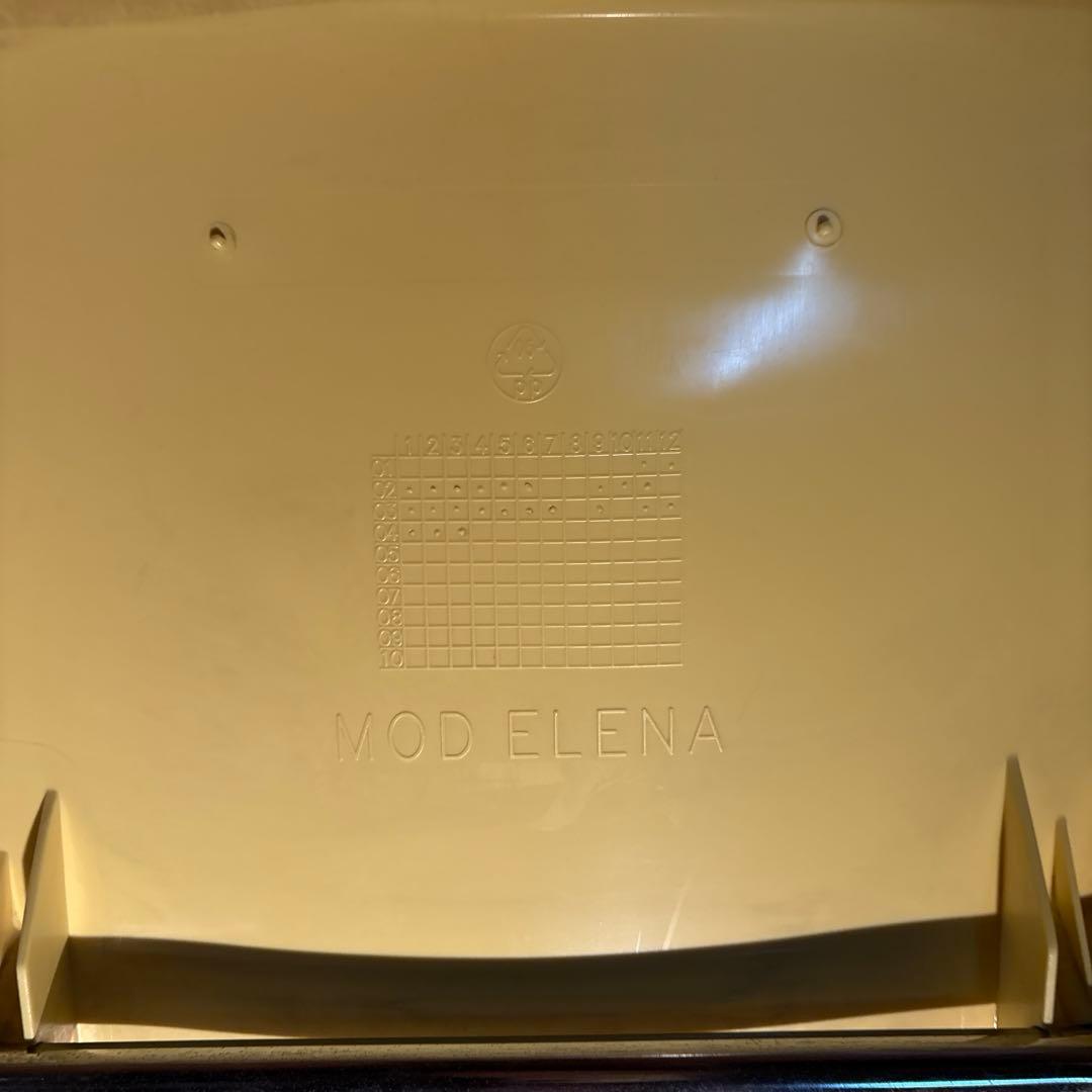 スペースエイジ レトロポップ MOD ELENA スタッキングチェア イエロー