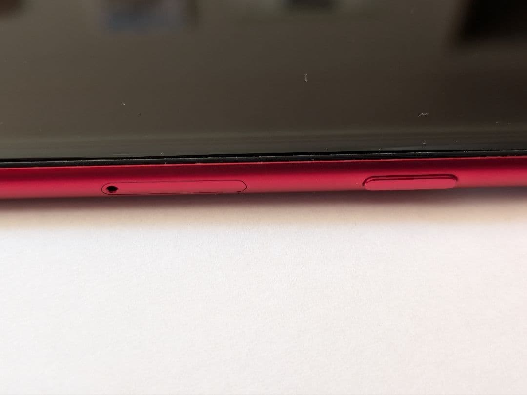 【ほぼキズなしも画面横縞あり】iPhone SE (第2世代)★RED★64MB