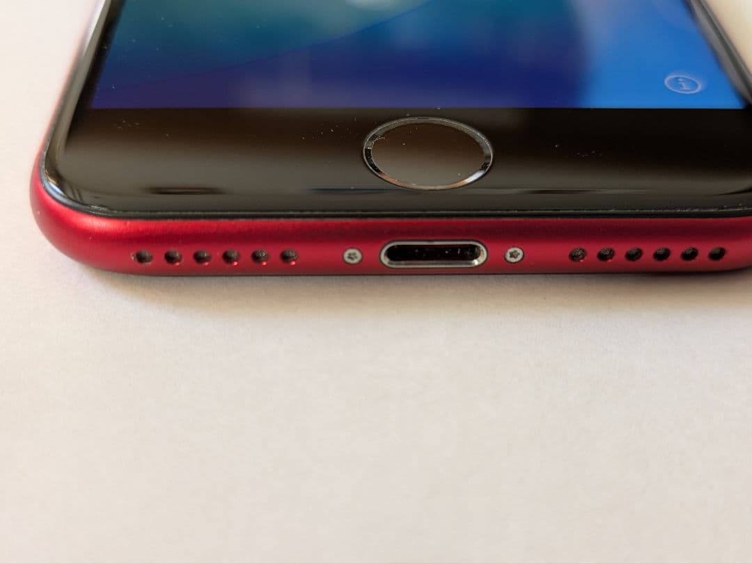 【ほぼキズなしも画面横縞あり】iPhone SE (第2世代)★RED★64MB