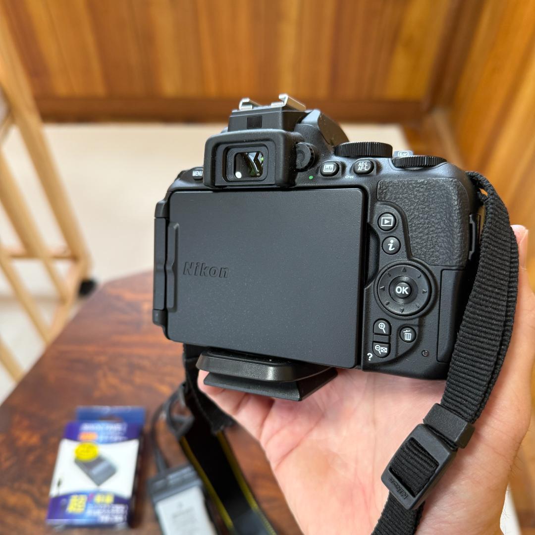 Nikon ニコン D5600 デジタル一眼レフカメラ