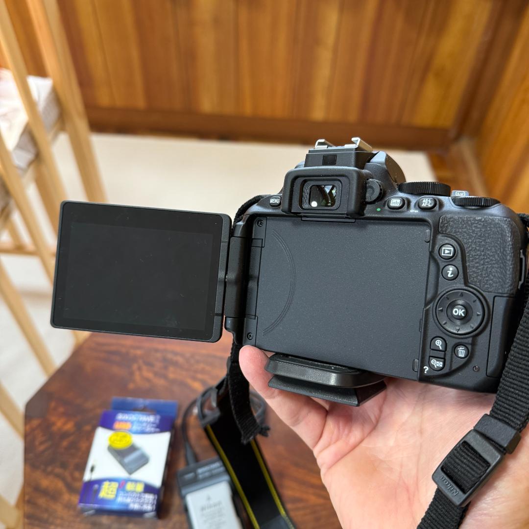 Nikon ニコン D5600 デジタル一眼レフカメラ