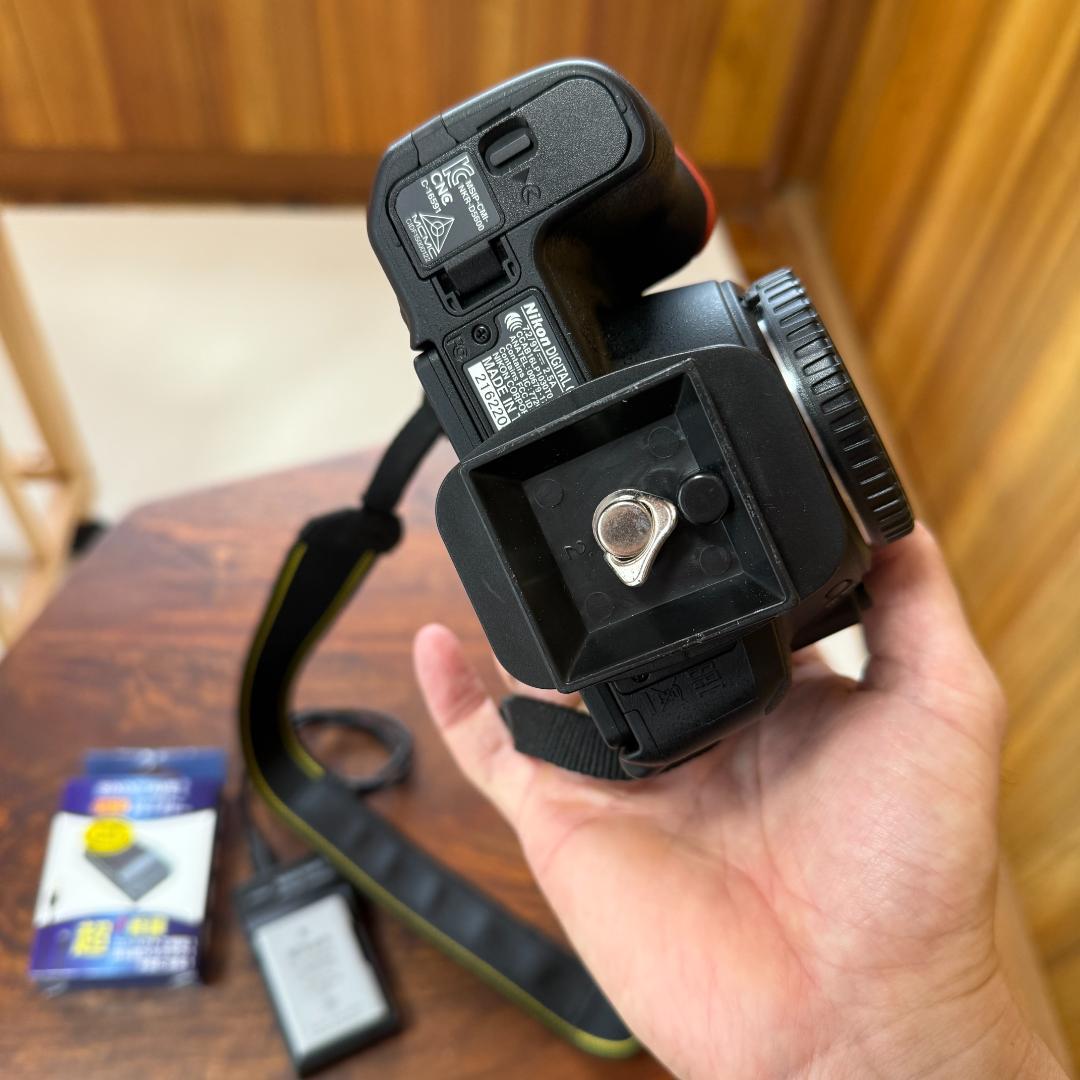 Nikon ニコン D5600 デジタル一眼レフカメラ