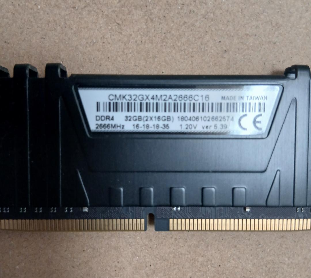 CORSAIR DDR4 2666MHz 16GBx2枚 (32GB Kit)